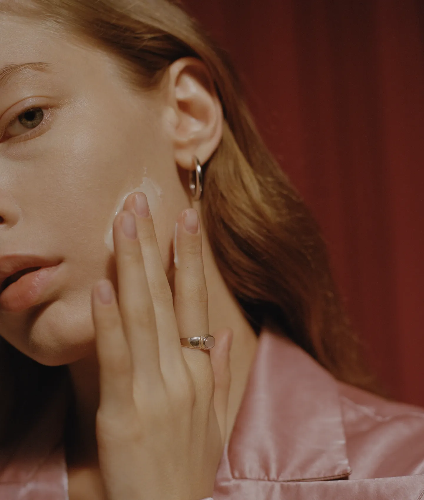 Сыворотка с ретинолом DON'T TOUCH MY RETINOL для кожи любого типа с первыми признаками старения и/или склонностью к воспалениям.
Сыворотка с витамином С для сияния кожи и замедления старения DON'T TOUCH MY VITAMIN C. Выравнивает тон и текстуру кожи, придаёт отдохнувший вид.