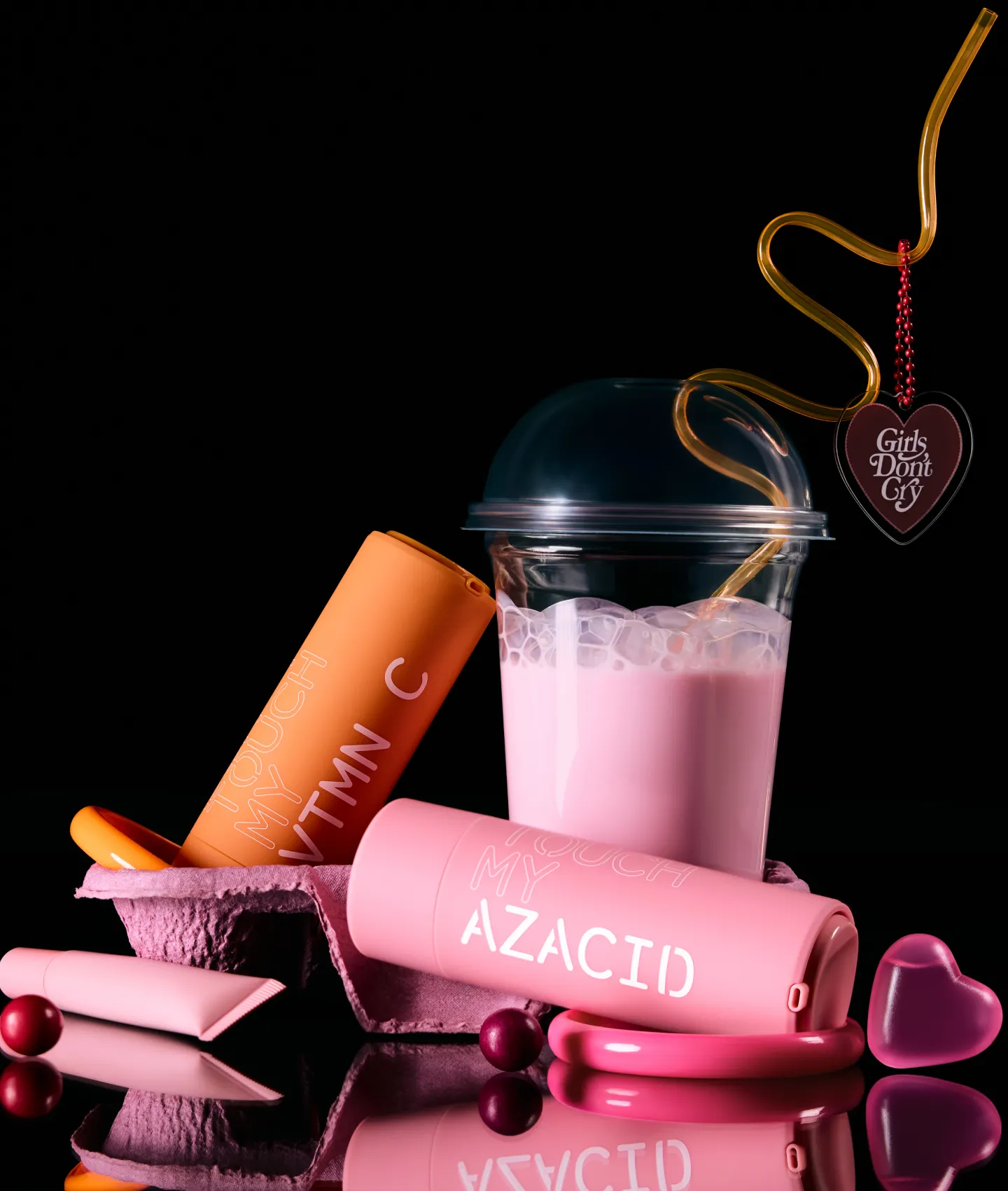 DON’T TOUCH MY RETINOL
Наносите небольшое количество сыворотки на ночь на кожу лица и шеи — после очищения и перед основным уходом. Если вы пользуетесь ретинолом впервые, начните с 2-3 раз в неделю и постепенно увеличивайте частоту применений.
DON’T TOUCH MY AZACID
Нанесите небольшое количество сыворотки на очищенную кожу лица и шеи — после умывания и перед основным уходом. Используйте средство 2-3 раза в неделю, а днем обязательно наносите SPF с защитным фактором не меньше 30.
DON’T TOUCH MY VITAMIN C
Нанесите сыворотку на очищенную кожу лица и шеи перед увлажняющим кремом. Используйте ее 1-2 раза в день — утром и вечером. Будьте осторожны с зоной вокруг глаз, если она чувствительны и склонна к аллергии.
Наносите сыворотки в разное время суток, а лучше — в разные дни.
В период применения сывороток защищайте кожу средством с SPF.
Внутри каждого средства капсула с рефилом, после использования вставьте новую и продлите жизнь упаковке.
